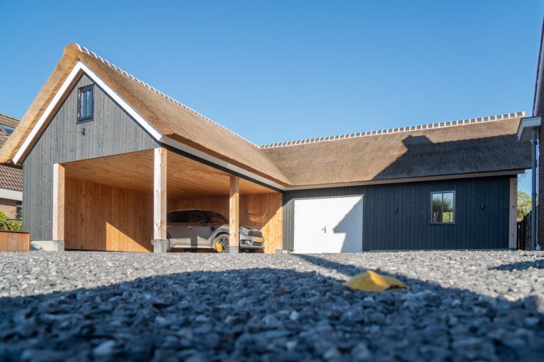 Moderne houten schuur met het perfecte dak