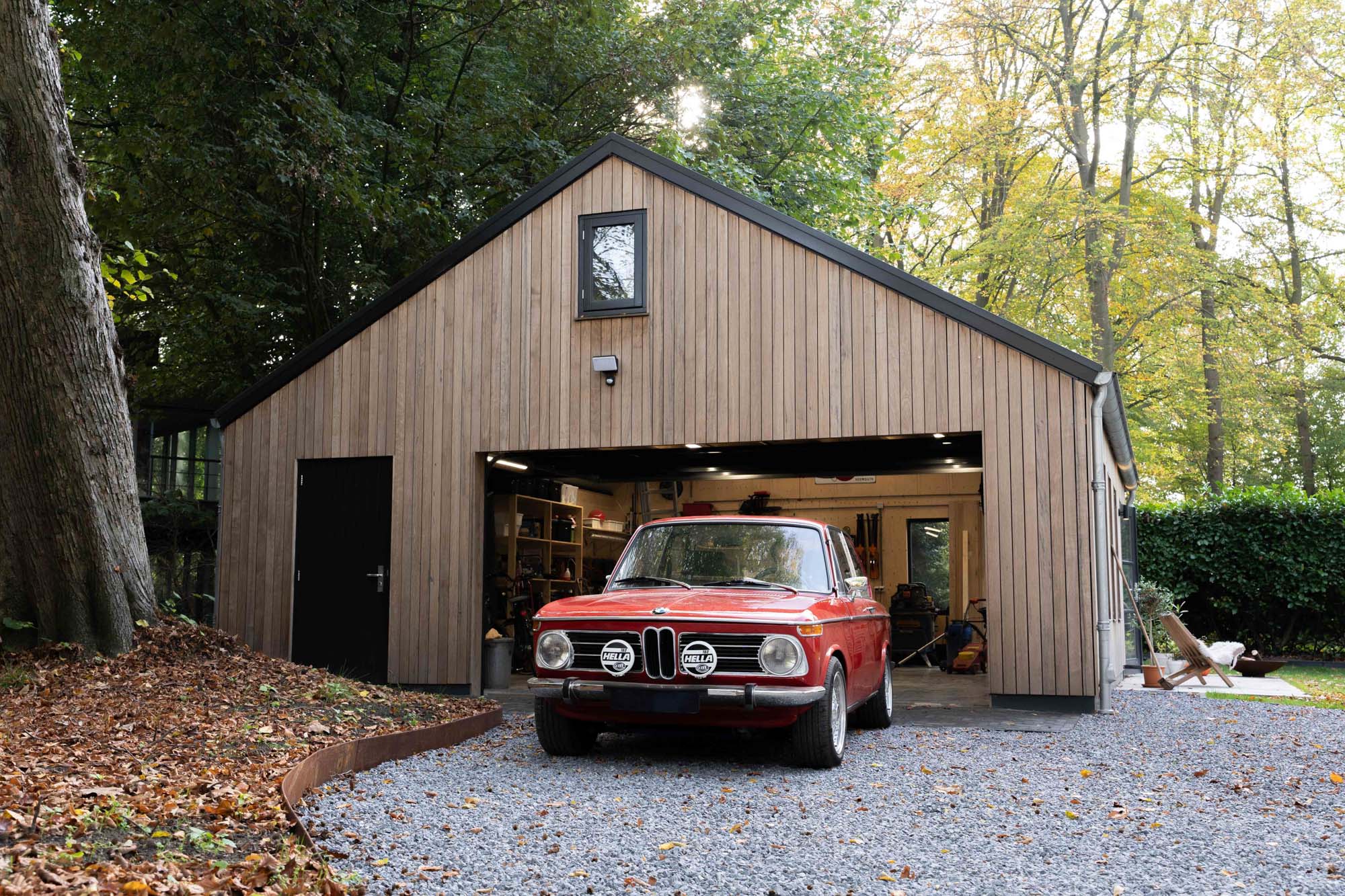 afbeeldingModerne garage van hout