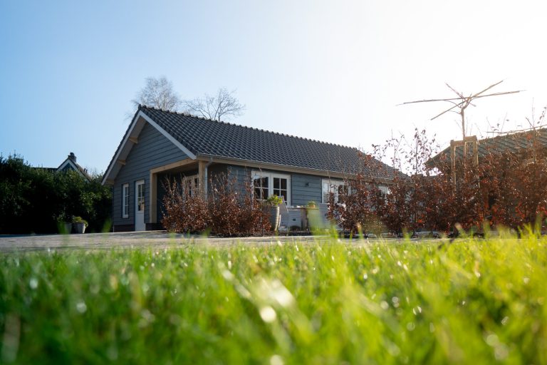 Houten huis met veranda