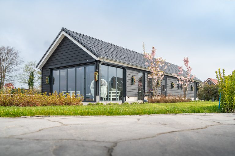 Houten huis met veranda