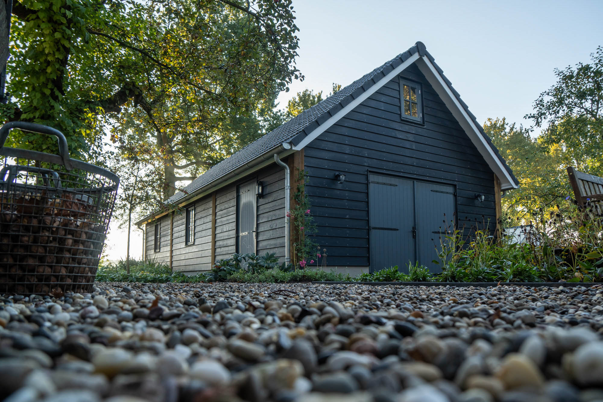 afbeeldingGrote garage van hout