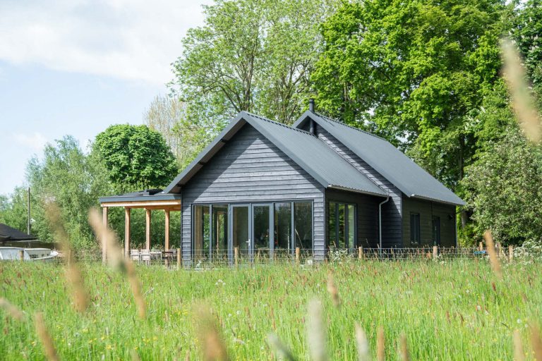 Houten huis met veranda