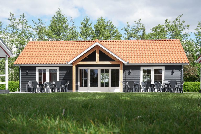 Houten campinggebouw of <br>receptiegebouw