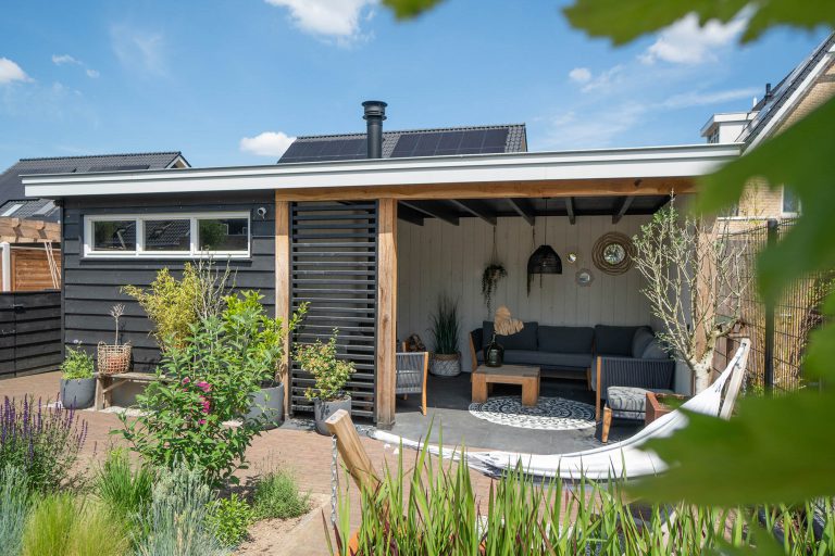 Veranda met schuur als verlengstuk van uw tuin