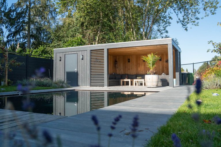 Relaxen in uw houten poolhouse