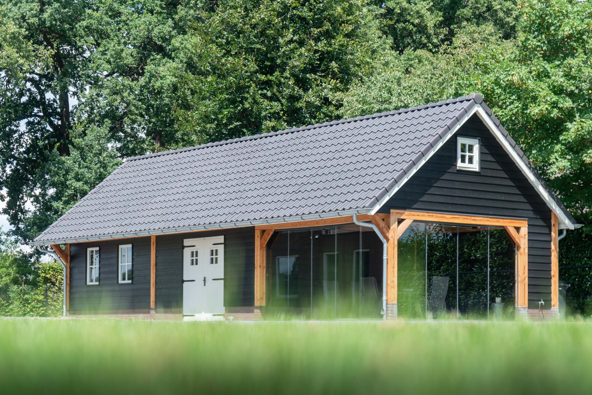 afbeeldingTuinhuis met zadeldak