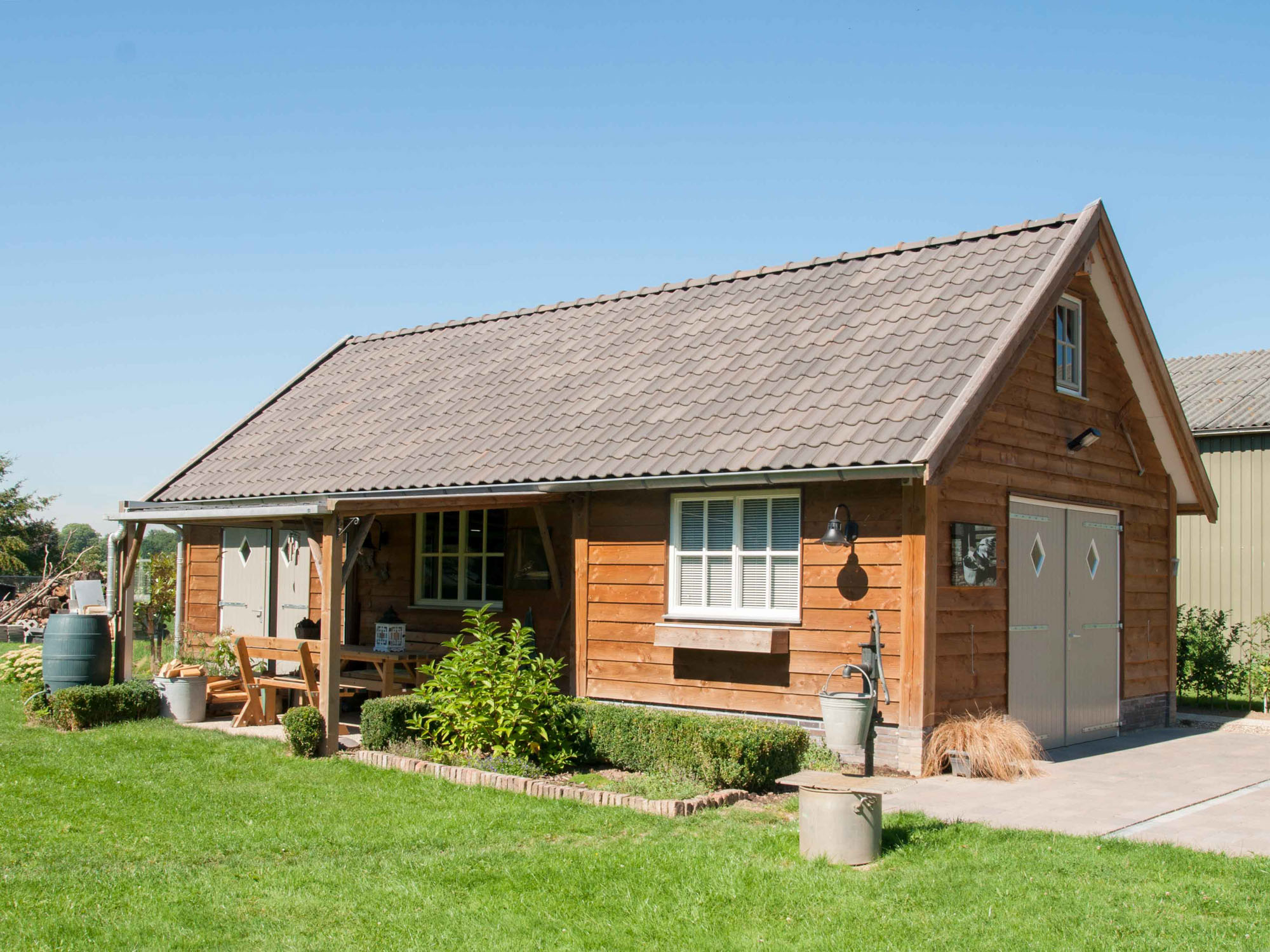 afbeeldingHouten garage douglas