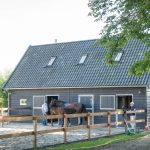 Afbeelding Houten paardenstal