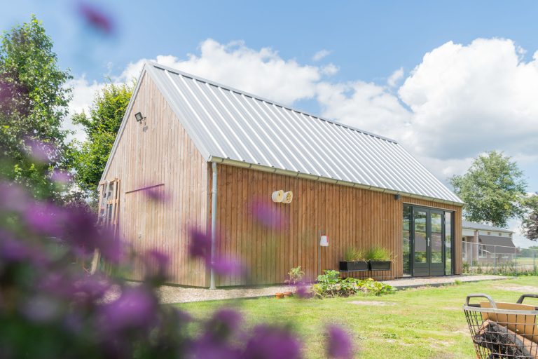 Houten schuur op maat met het perfecte dak