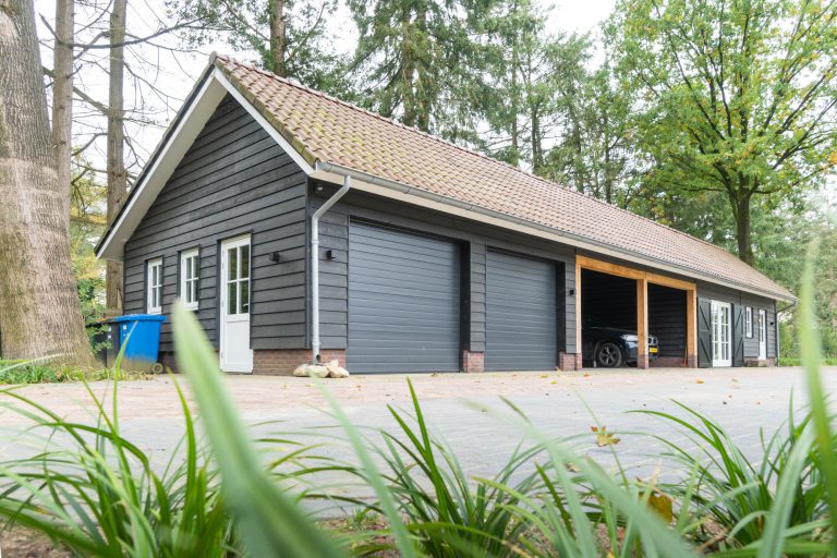 Garage voor auto met dak naar keuze