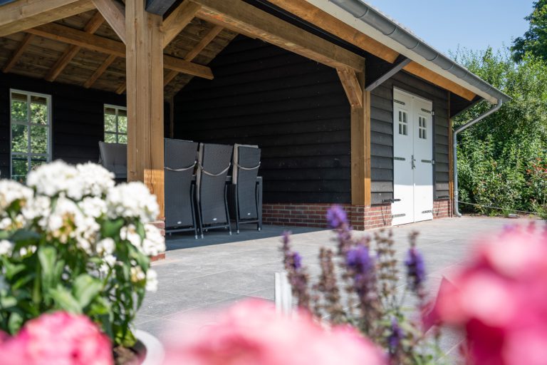 Langer buiten genieten met een houten kapschuur