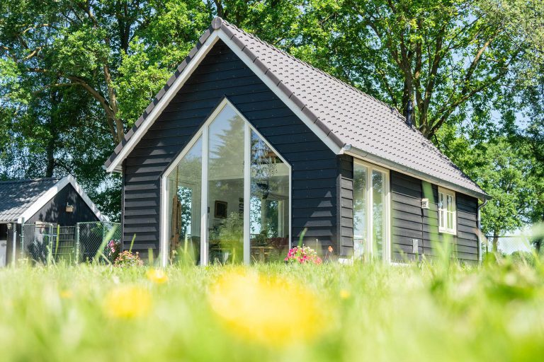 Tuinkantoor met overkapping vermindert stress en verbetert concentratie!