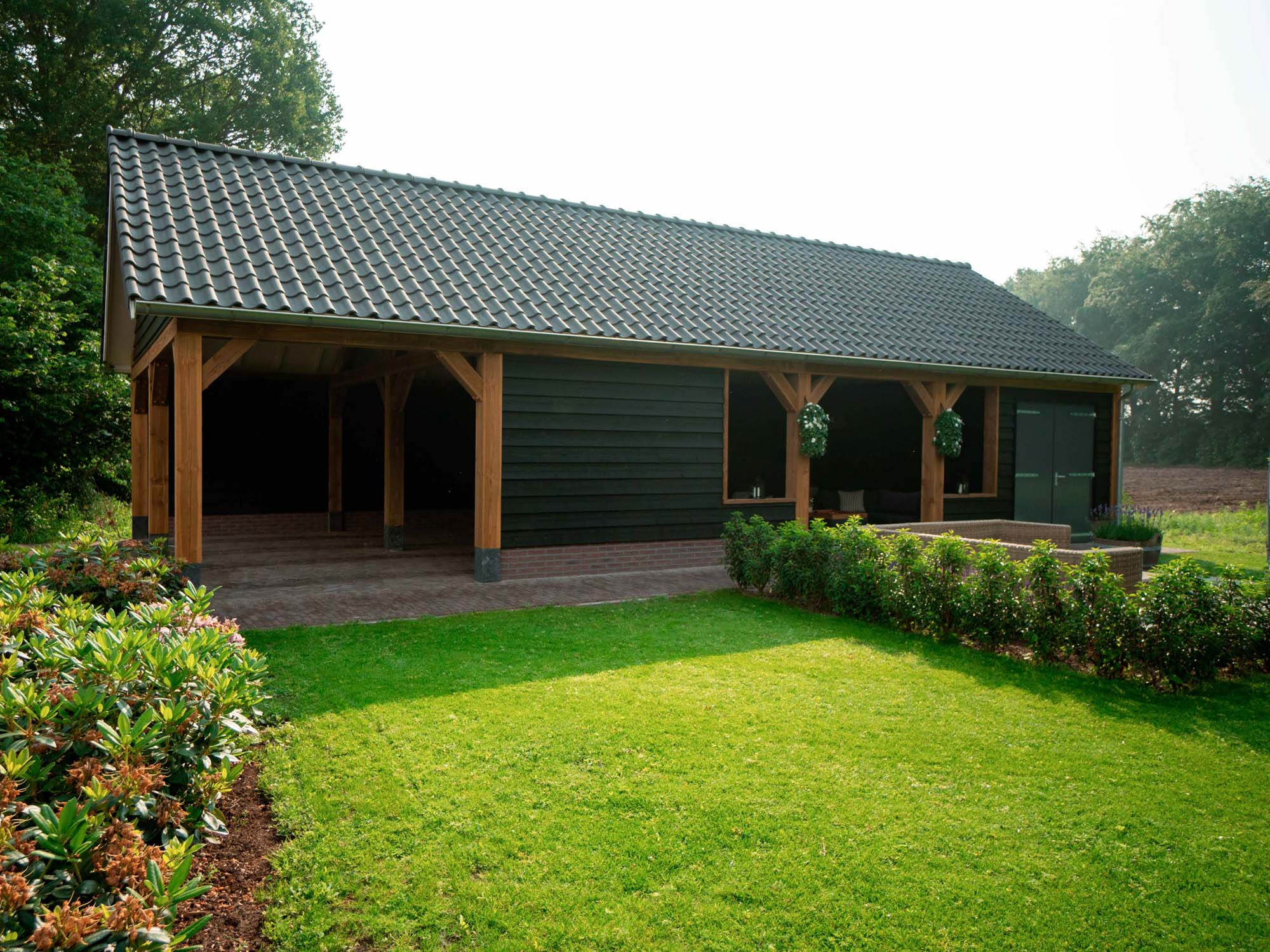 afbeeldingSchuur met carport Zeewolde