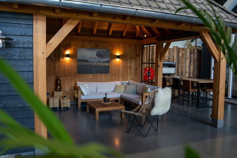 Houten overkapping in Apeldoorn