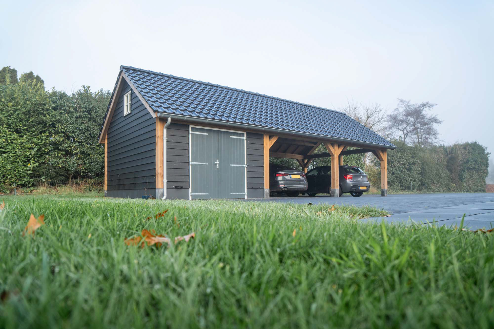 afbeeldingSchuur met carport Nootdorp