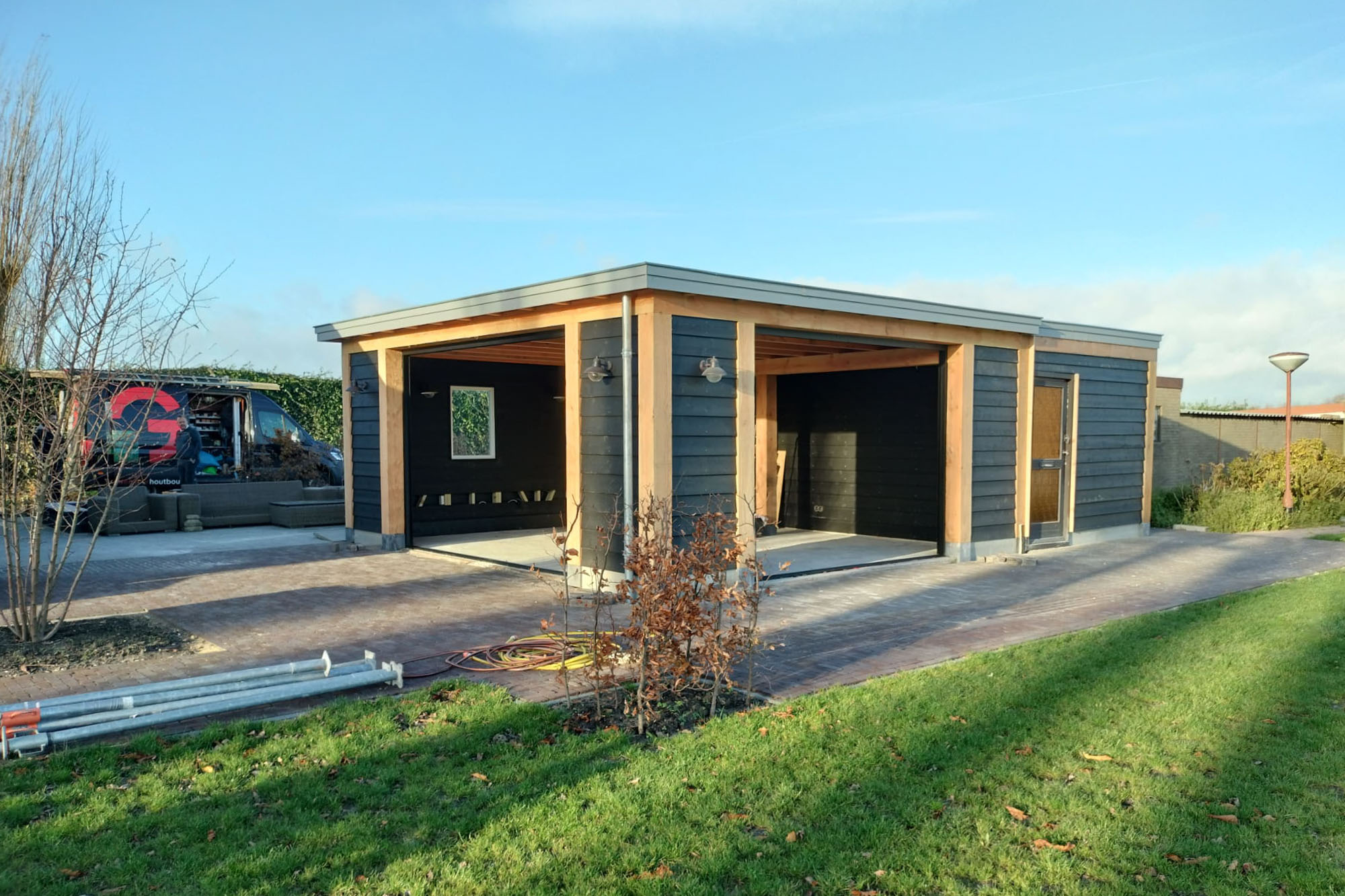 houten-schuur-met-overkapping-prefab
