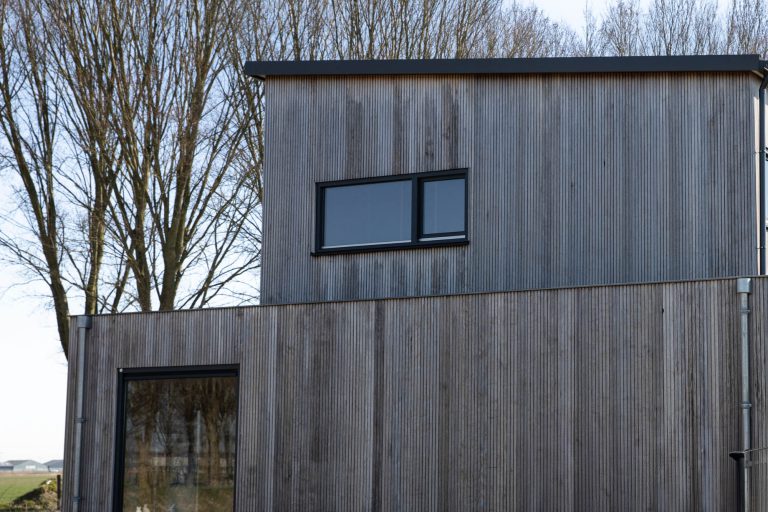 1. Eén gezin met hypotheek, andere gezin huurt