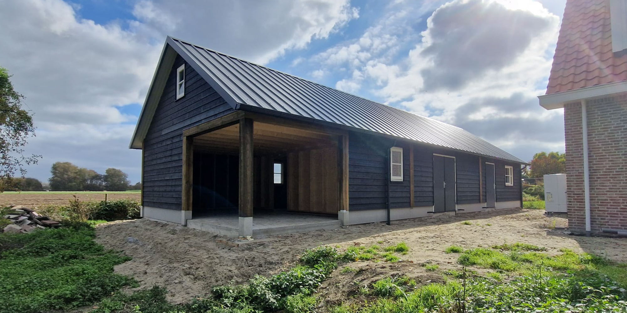 houten-schuur-met-overkapping-groot