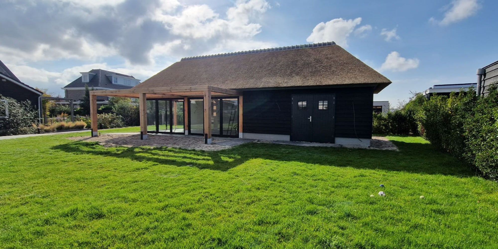 tuinkantoor-rieten-dak