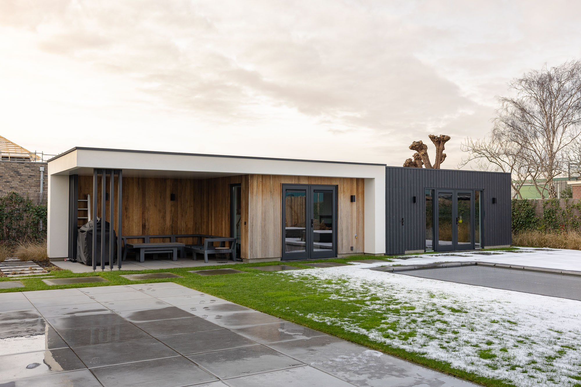 afbeeldingBijgebouw met overkapping Dronten