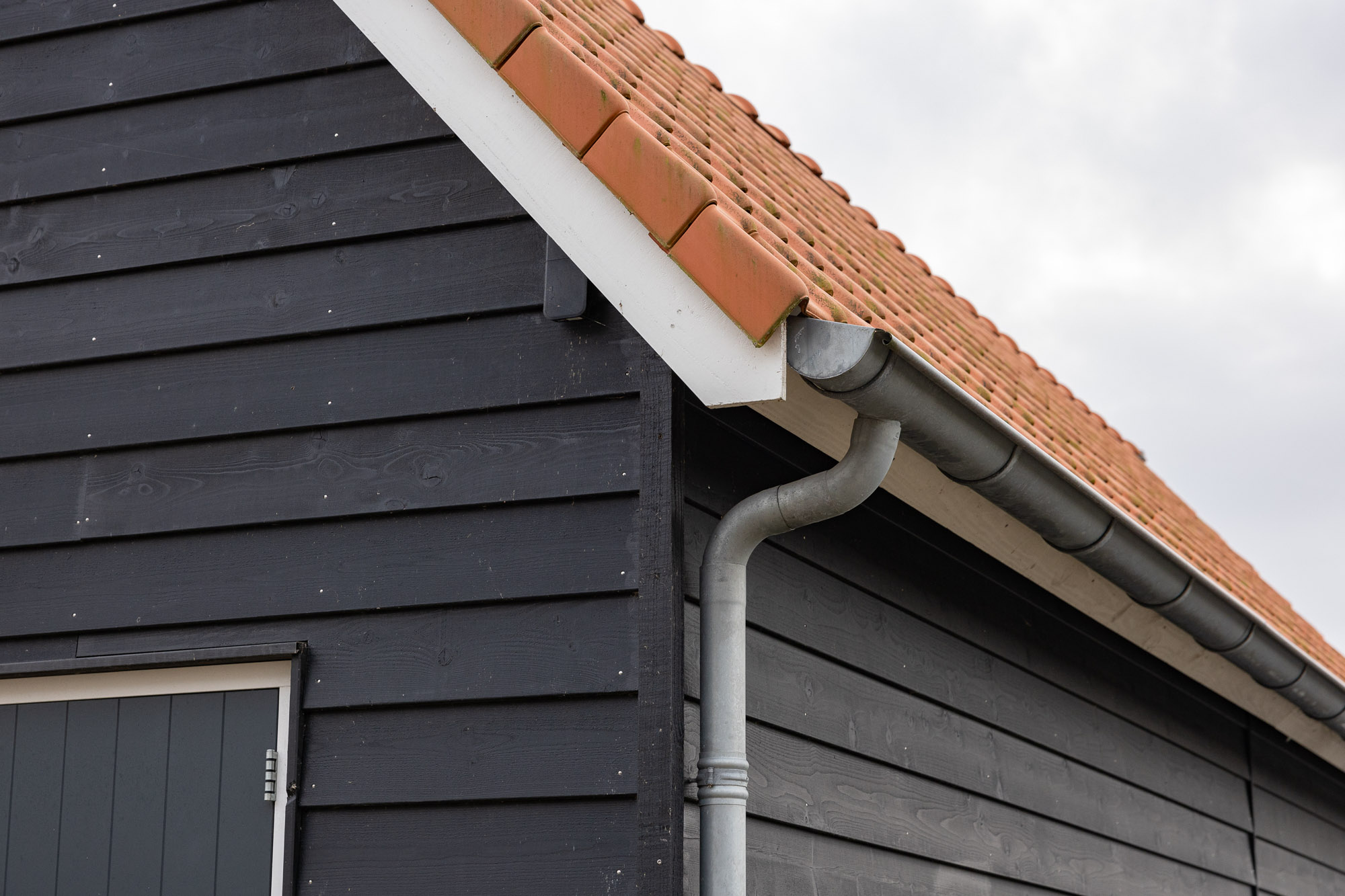 afbeeldingSchuur met overkapping Emmen