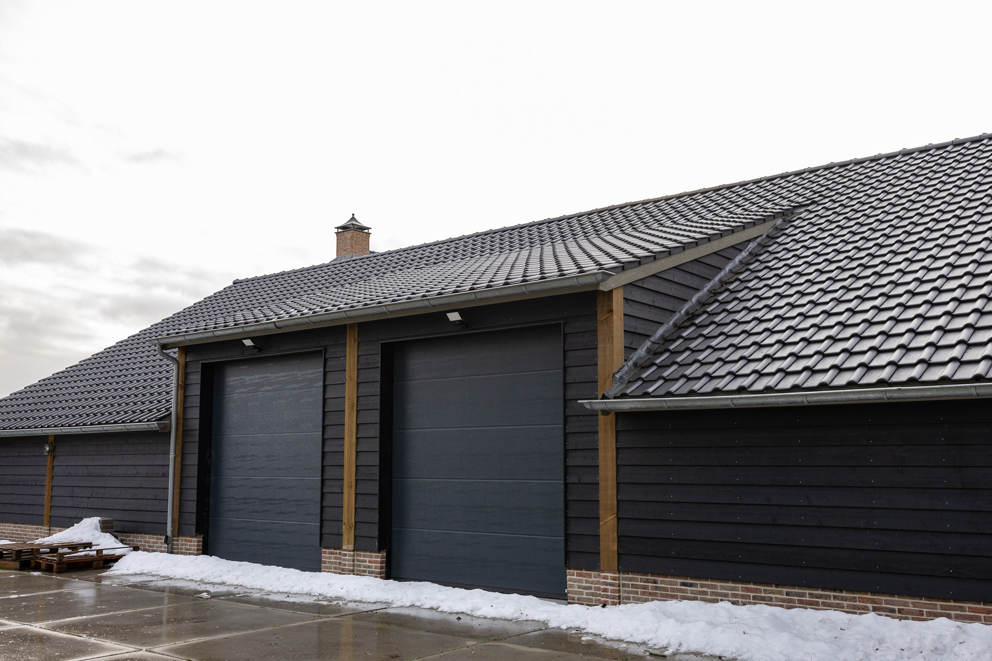 afbeeldingKapschuur met overkapping Leerbroek