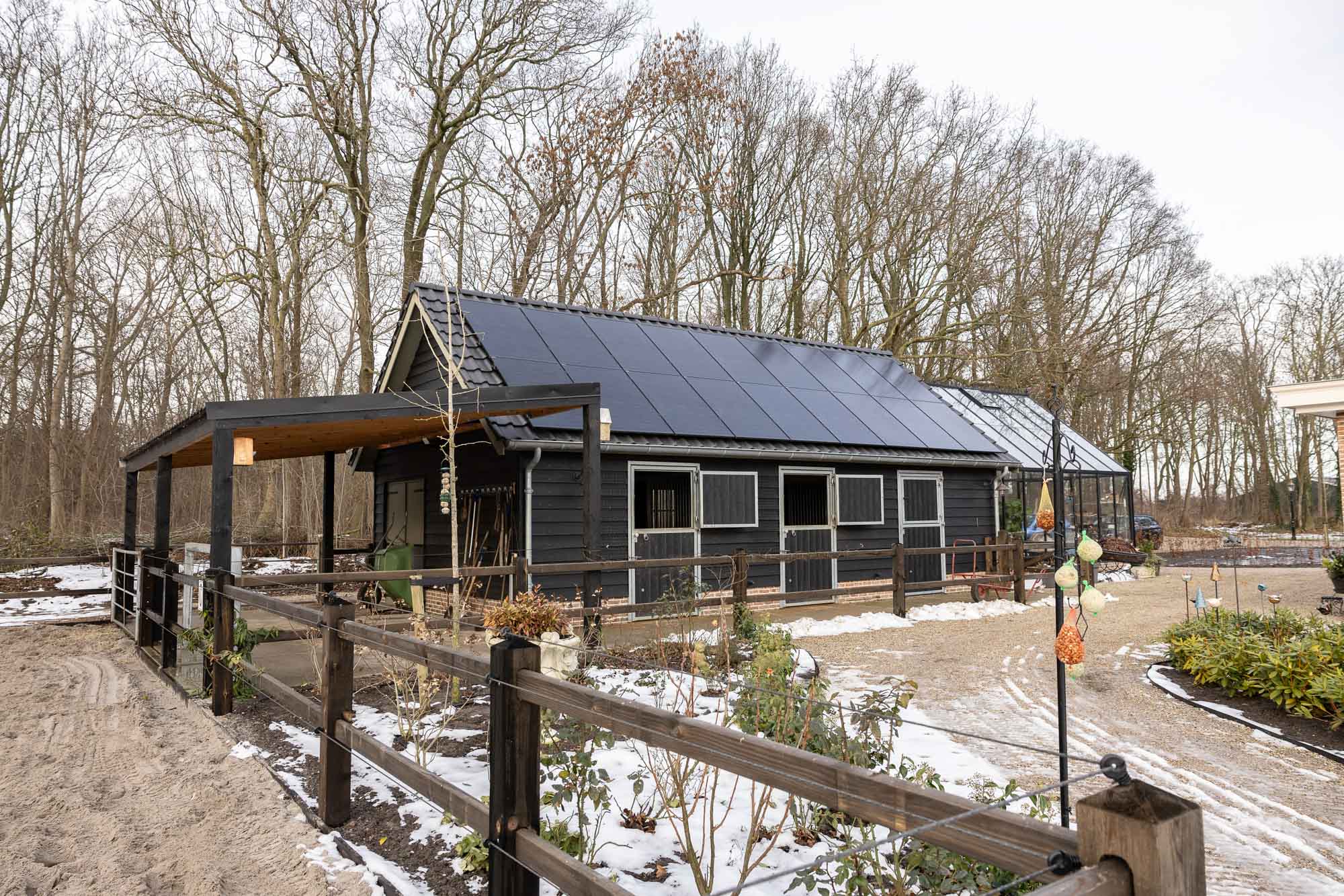afbeeldingHouten stal Spijkenisse