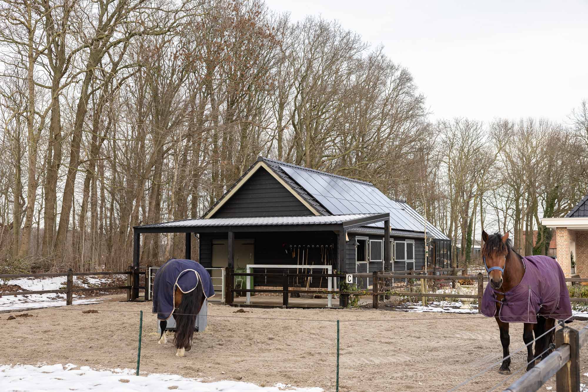 afbeeldingHouten stal Spijkenisse