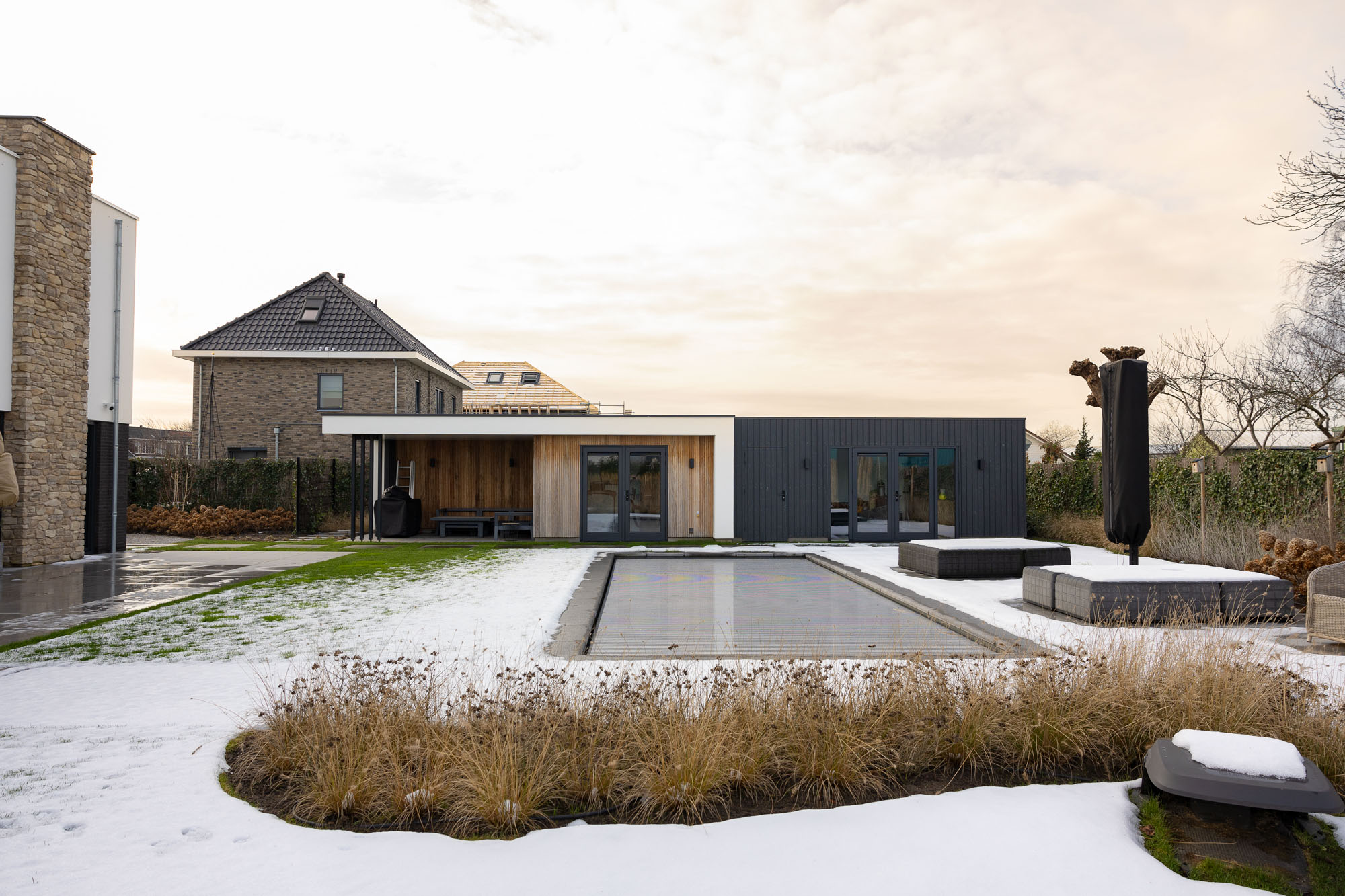 afbeeldingBijgebouw met overkapping Dronten