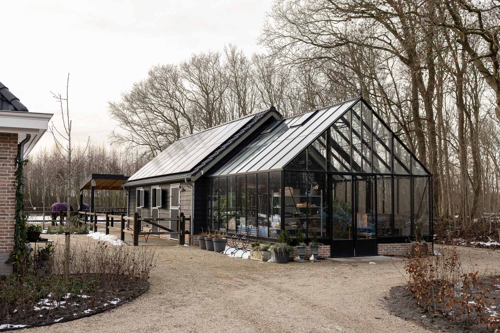 afbeeldingHouten stal Spijkenisse