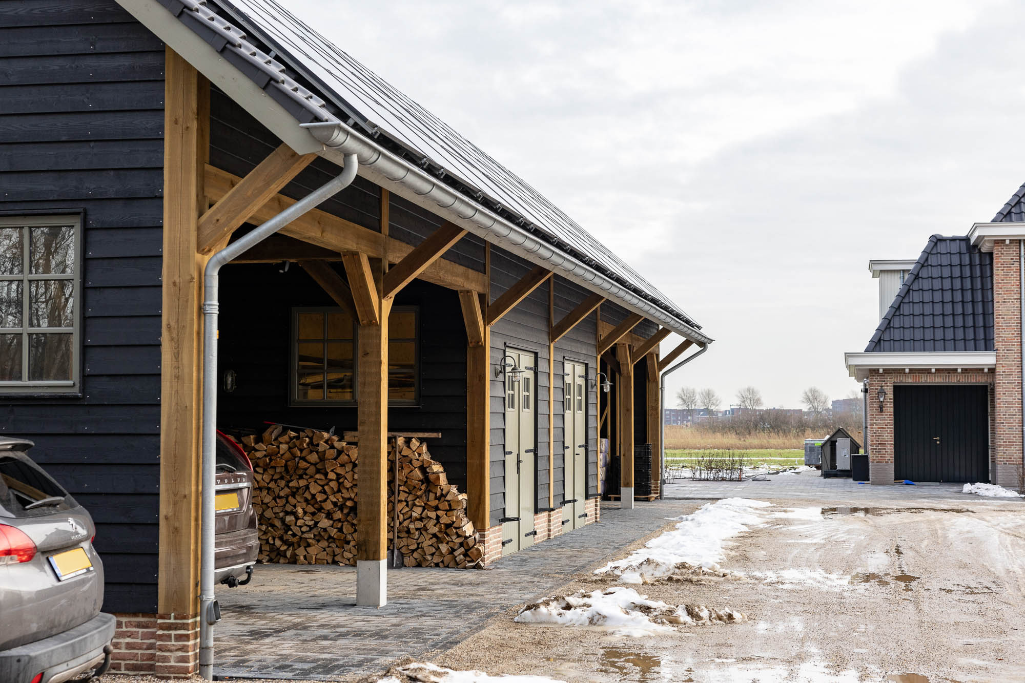 afbeeldingKapschuur met overkapping Leerbroek