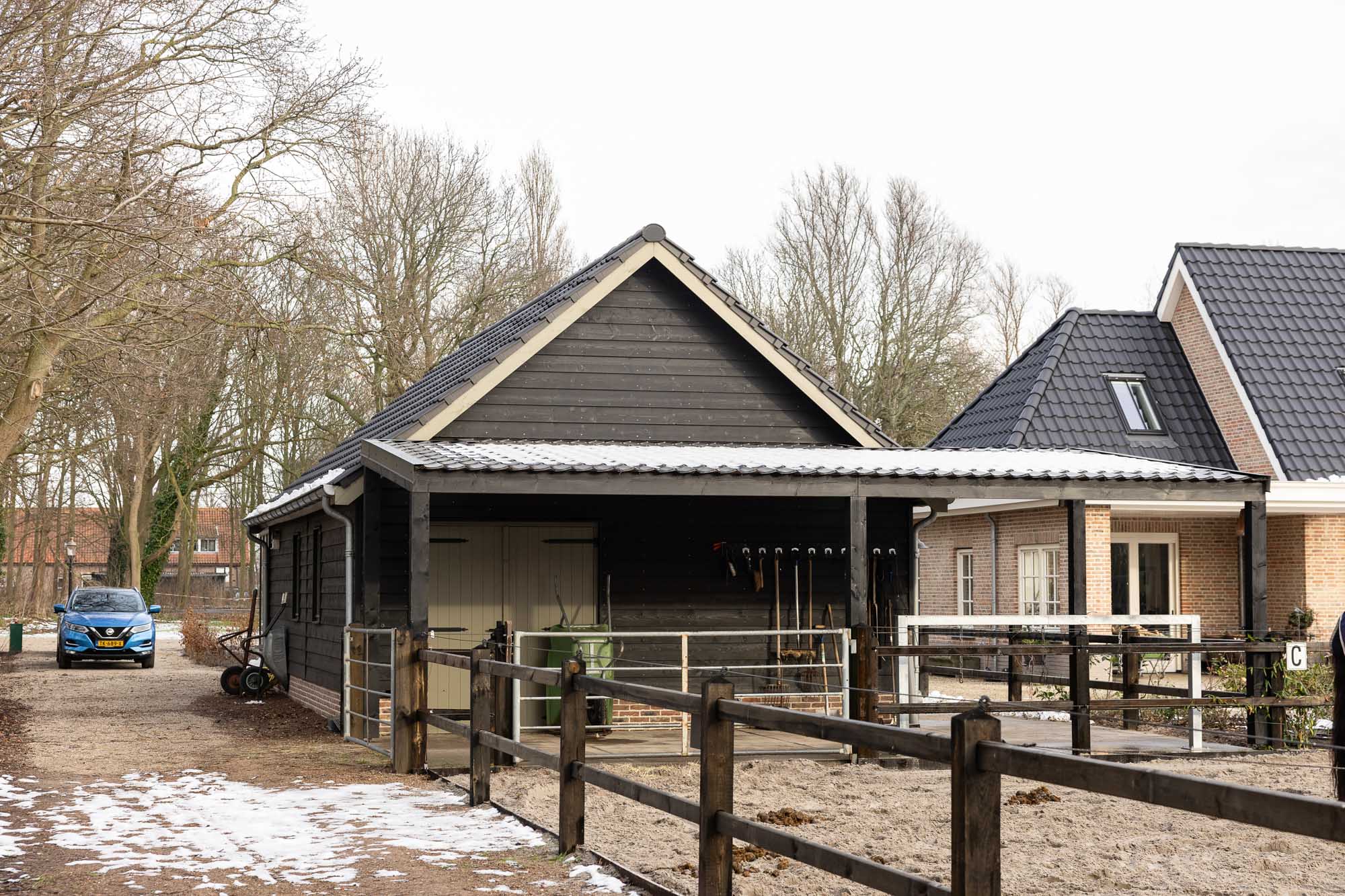 afbeeldingHouten stal Spijkenisse