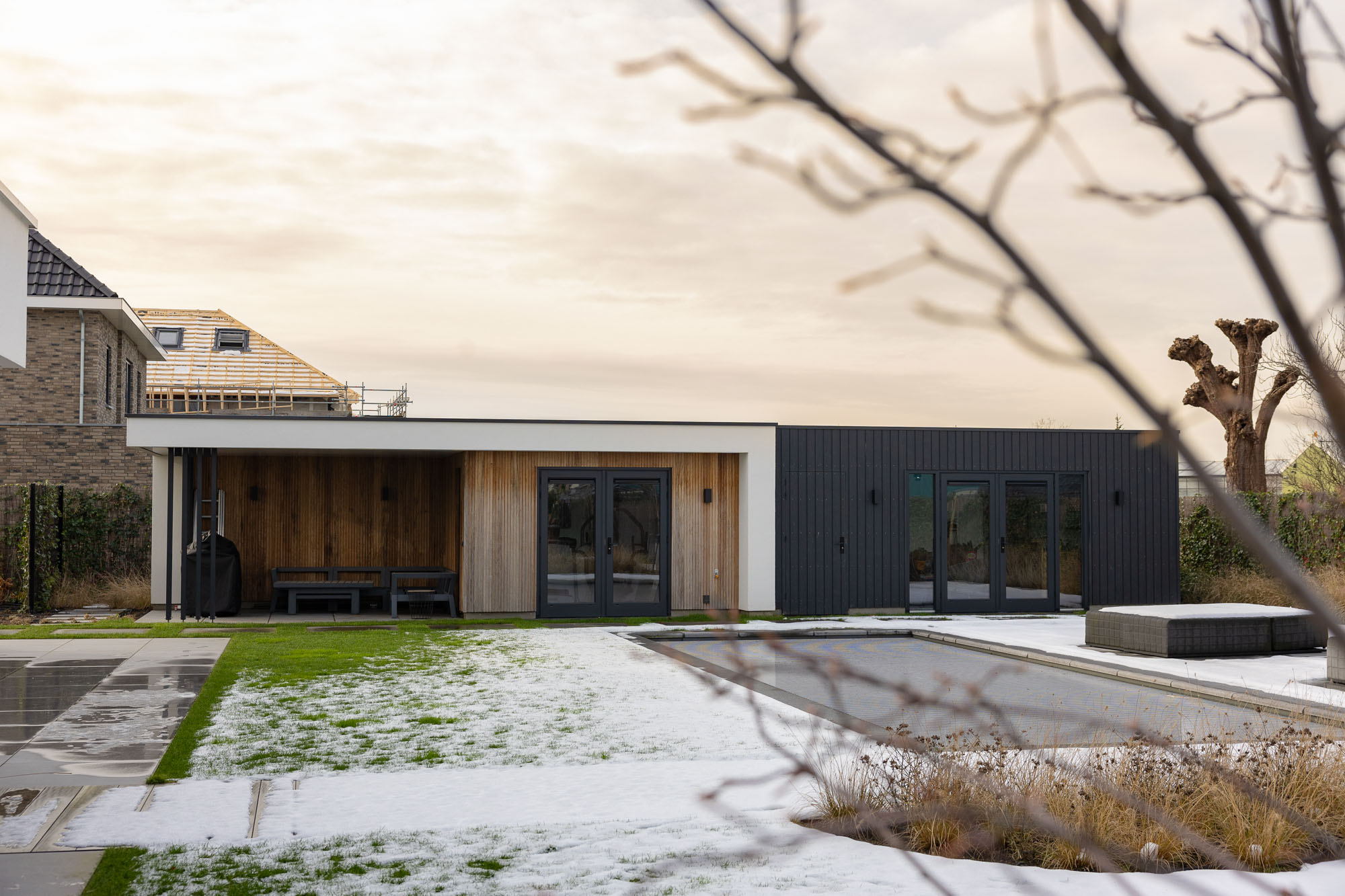 afbeeldingBijgebouw met overkapping Dronten