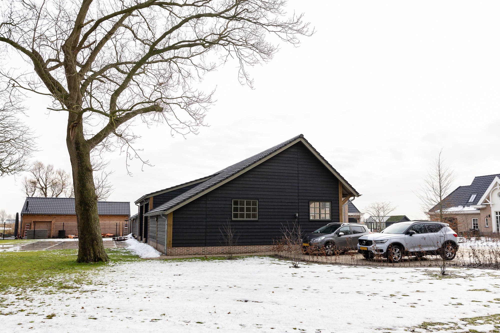 afbeeldingKapschuur met overkapping Leerbroek