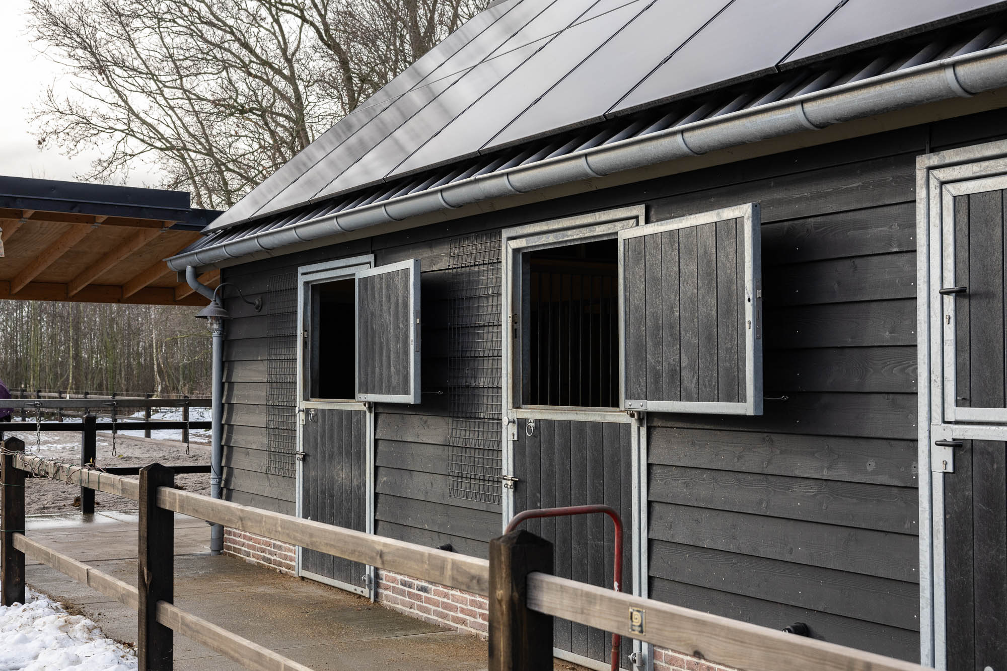 afbeeldingHouten stal Spijkenisse