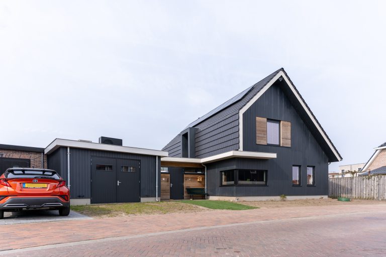 Houten huis met veranda