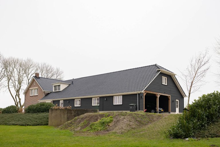 Houten overkapping met berging