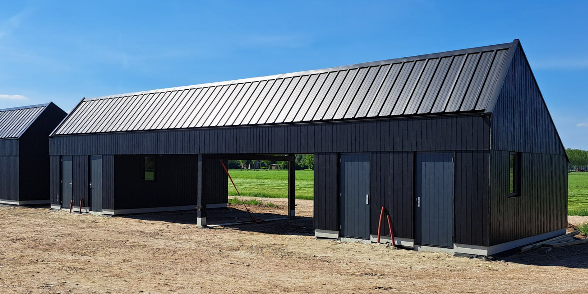 moderne-schuur-met-garage-strak