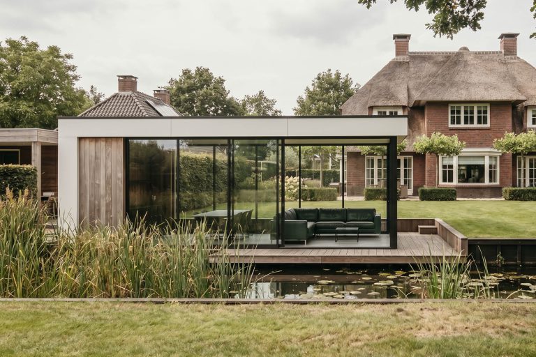 Houten bijgebouw