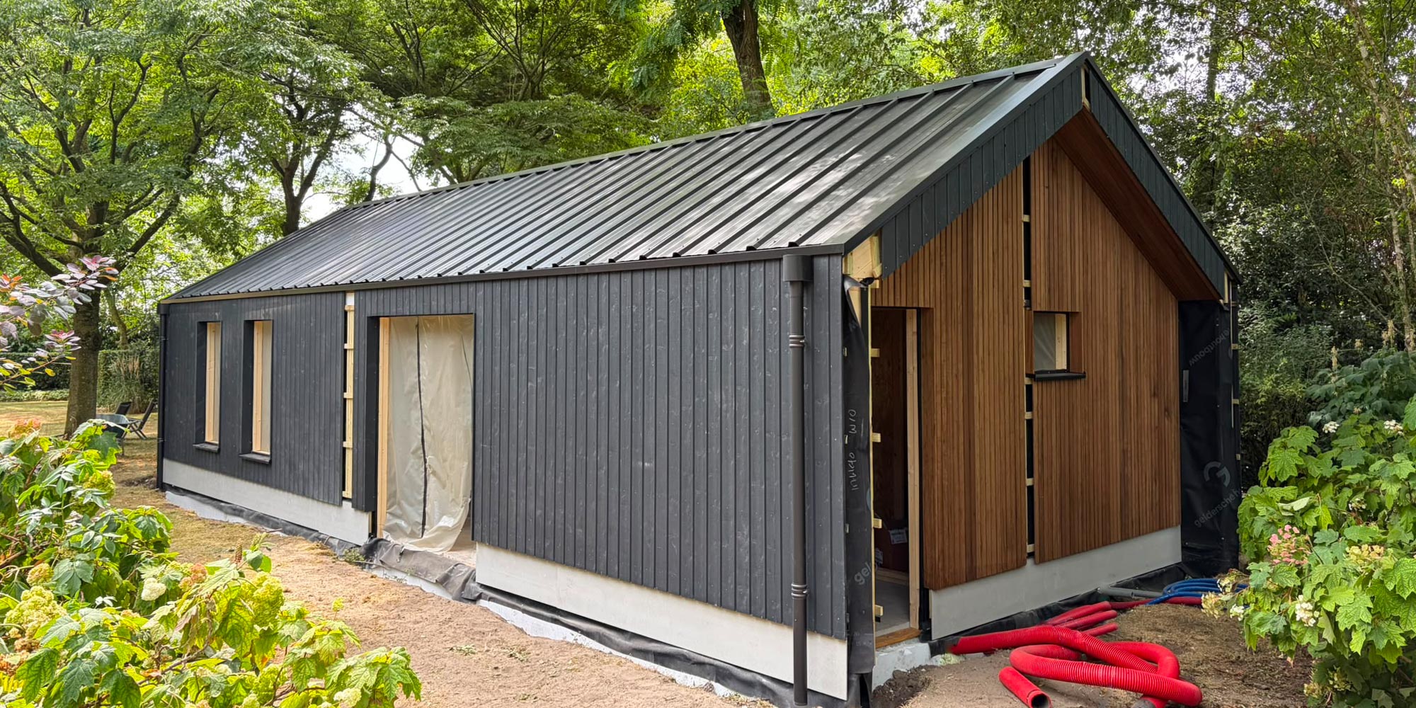 moderne-schuur-van-hout