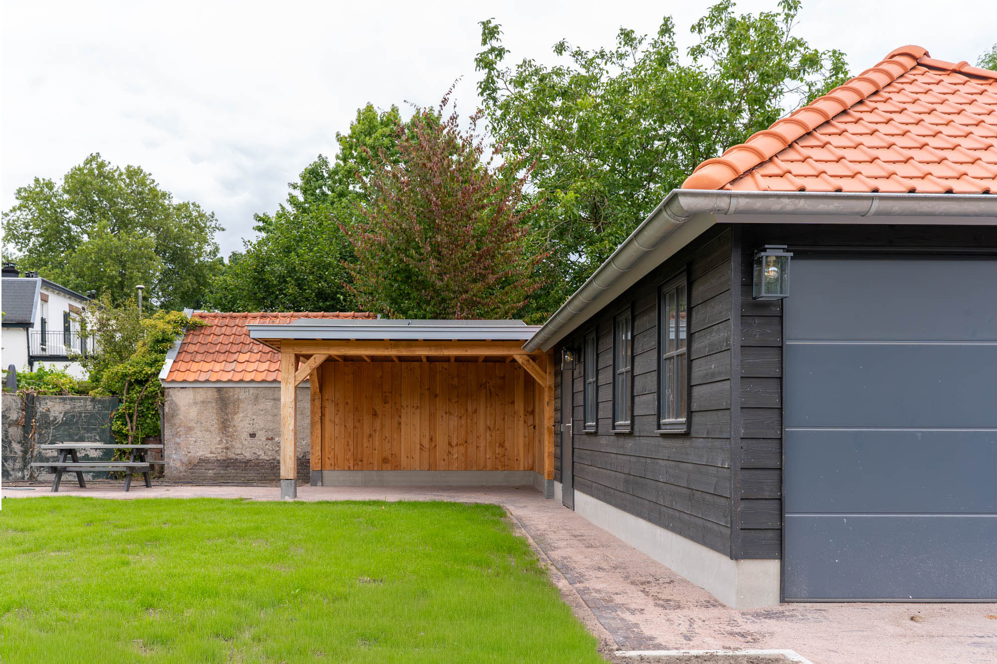 afbeeldingSchuur met overkapping Bilthoven