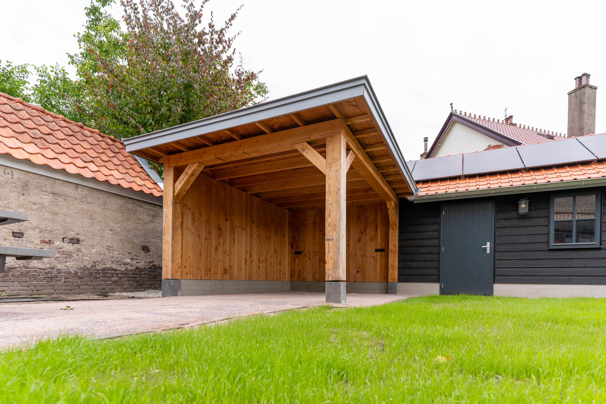 afbeeldingSchuur met overkapping Bilthoven